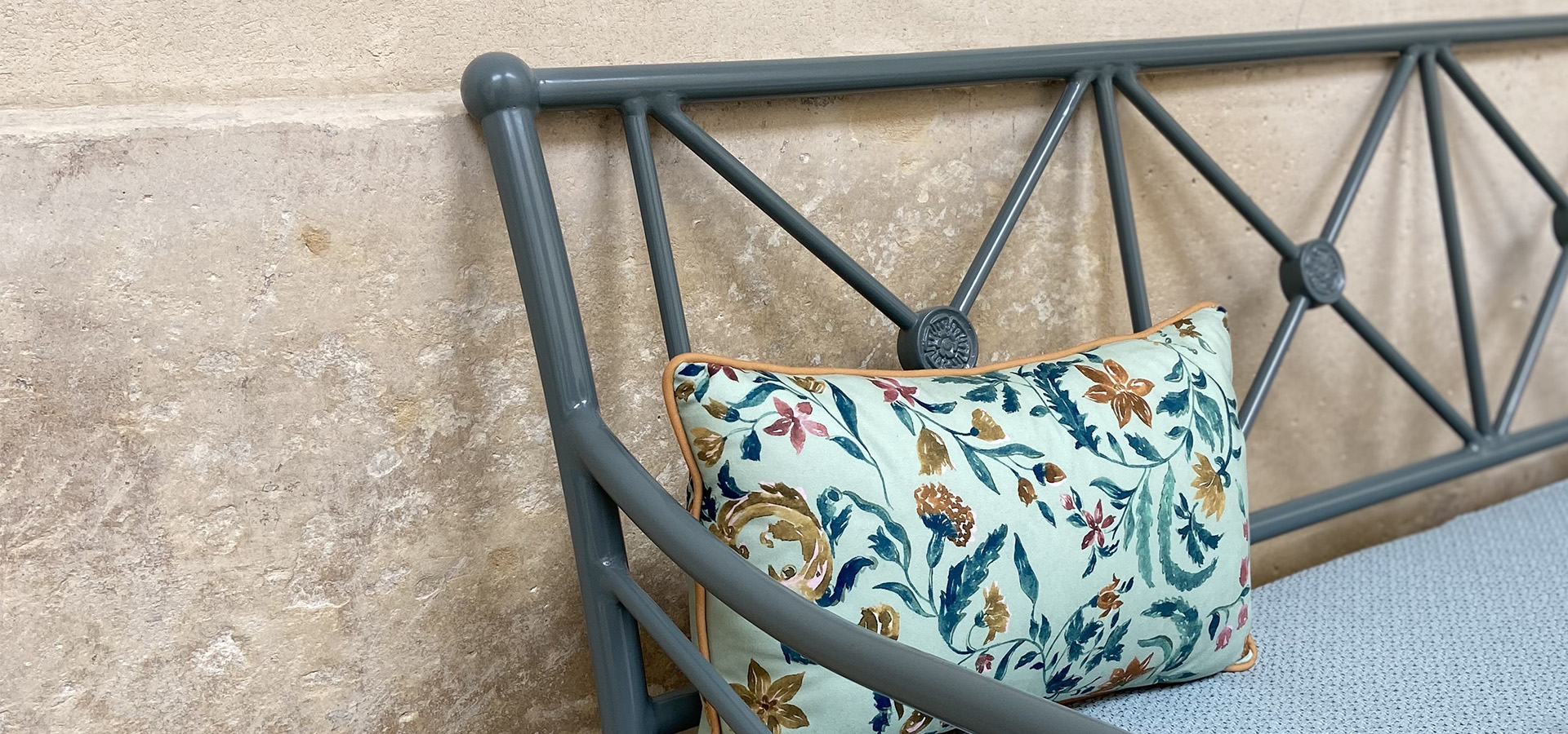 Coussins de dos sur mesure : confort personnalisé pour chaque espace